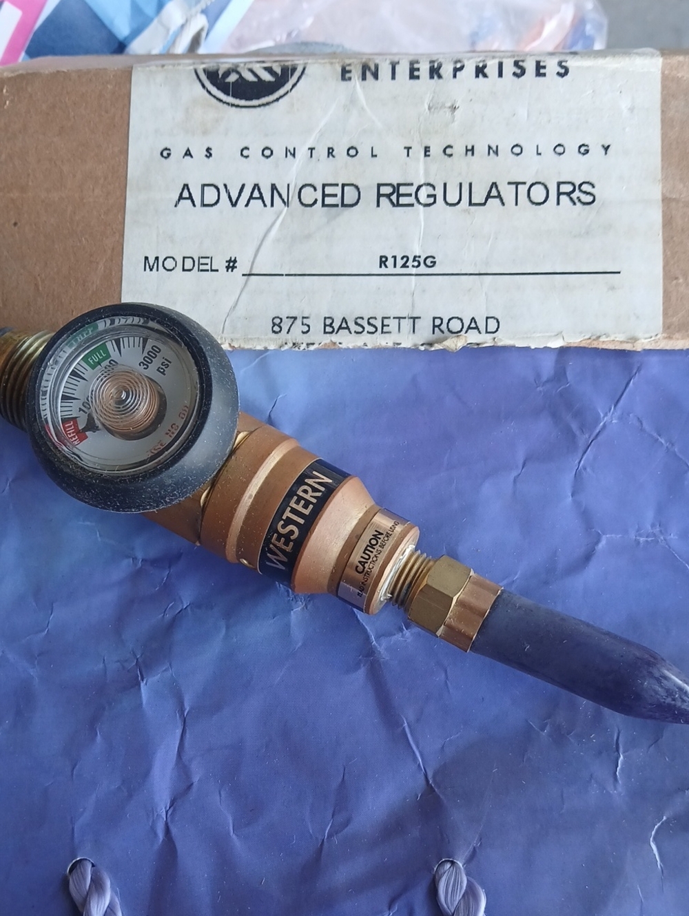 Western Brass Gas Pressure Regulator with Gauge - Gold & Black